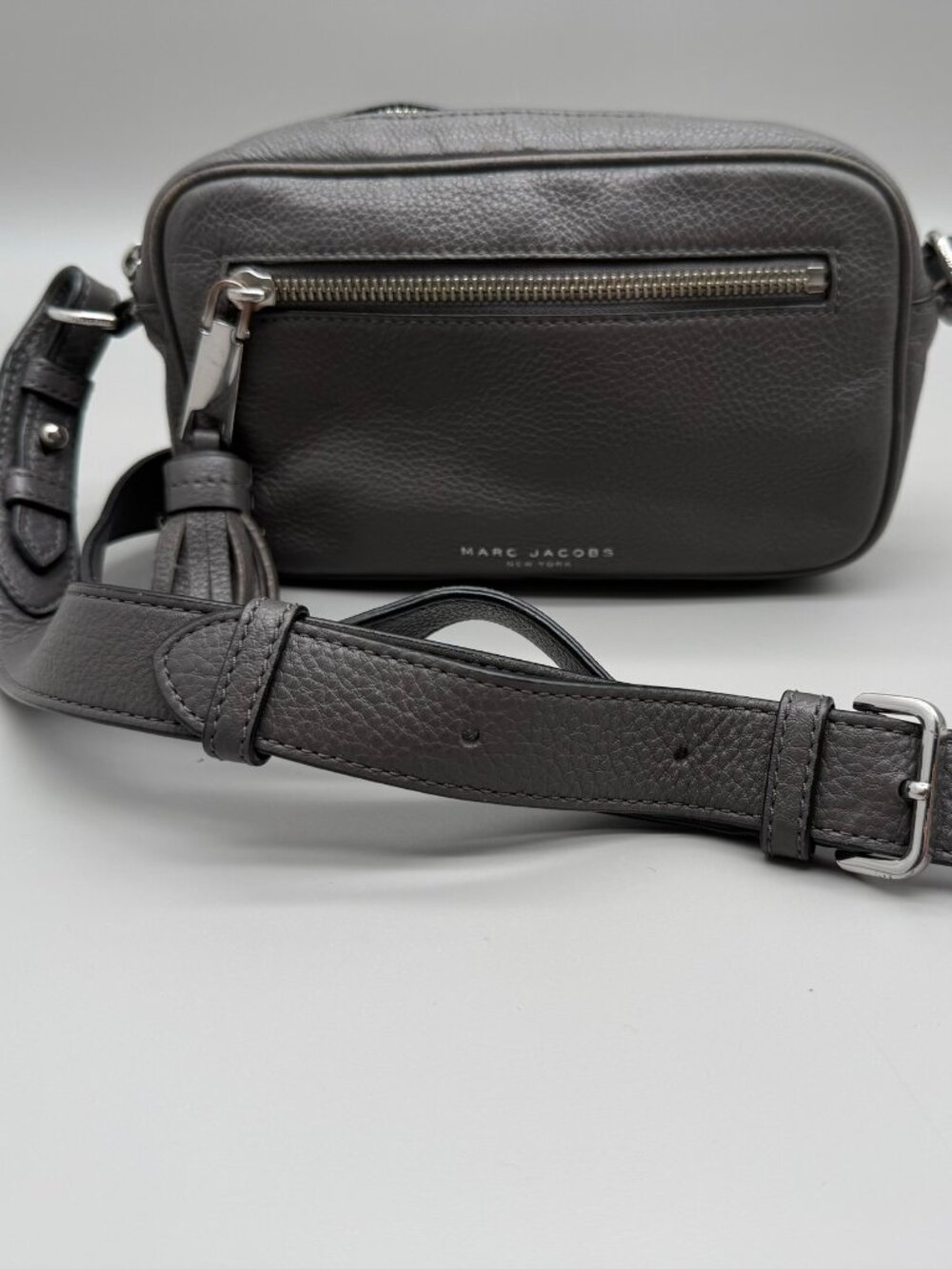 Marc Jacobs M0011978 Zoom Leather Crossbody Bag Faded Aluminum Adjustable Strap